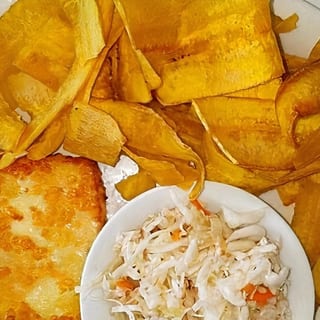 Tajadas Con Queso Frito