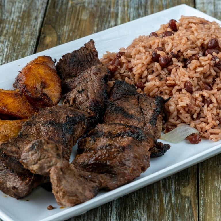 Delicious Dinner Options at Our Nicaraguan Restaurant