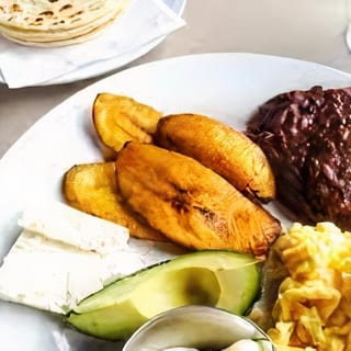 Desayuno Tipico - Traditional Breakfast