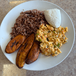 Desayuno Tradicional - Traditional Breakfast